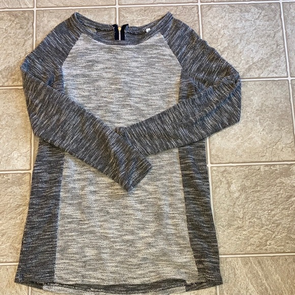 Empire Sweater - Picture 1 of 4